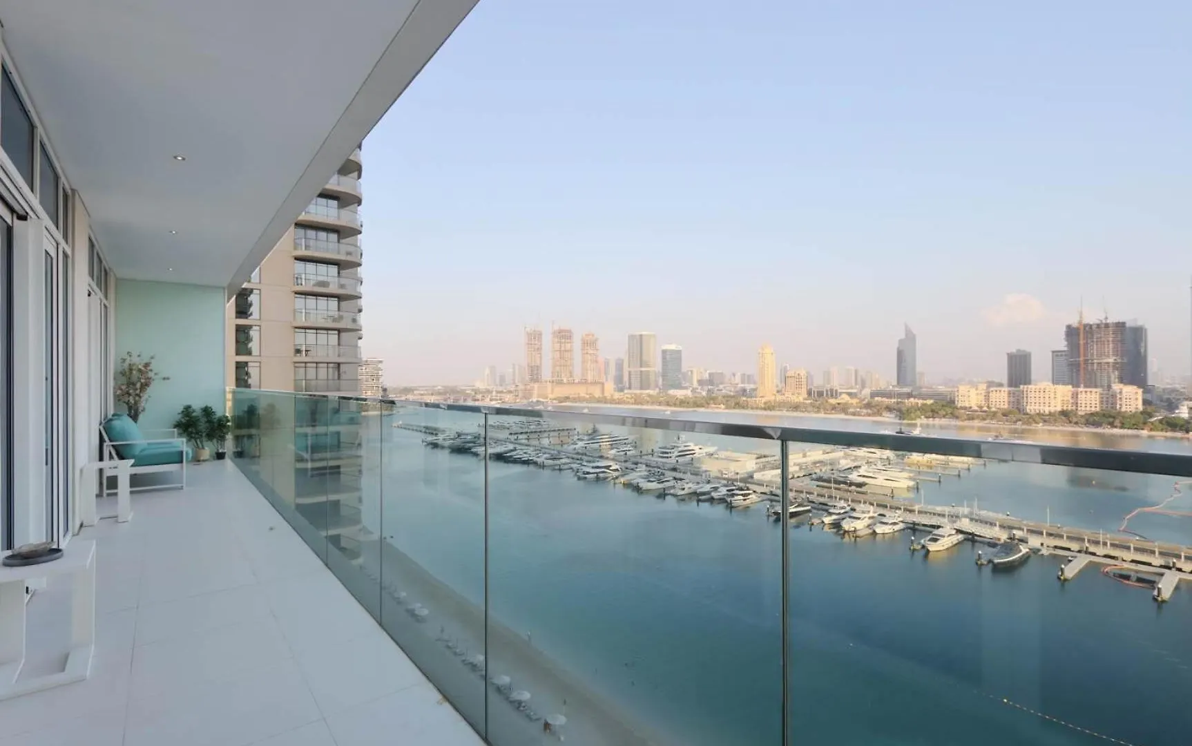 Livbnb - 2Br With Stunning Views, Beachfront Living Dubai
