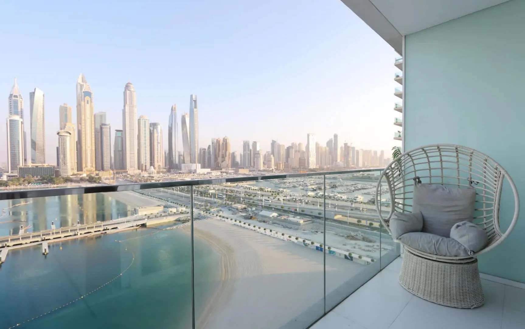 Livbnb - 2Br With Stunning Views, Beachfront Living Dubai Apartment