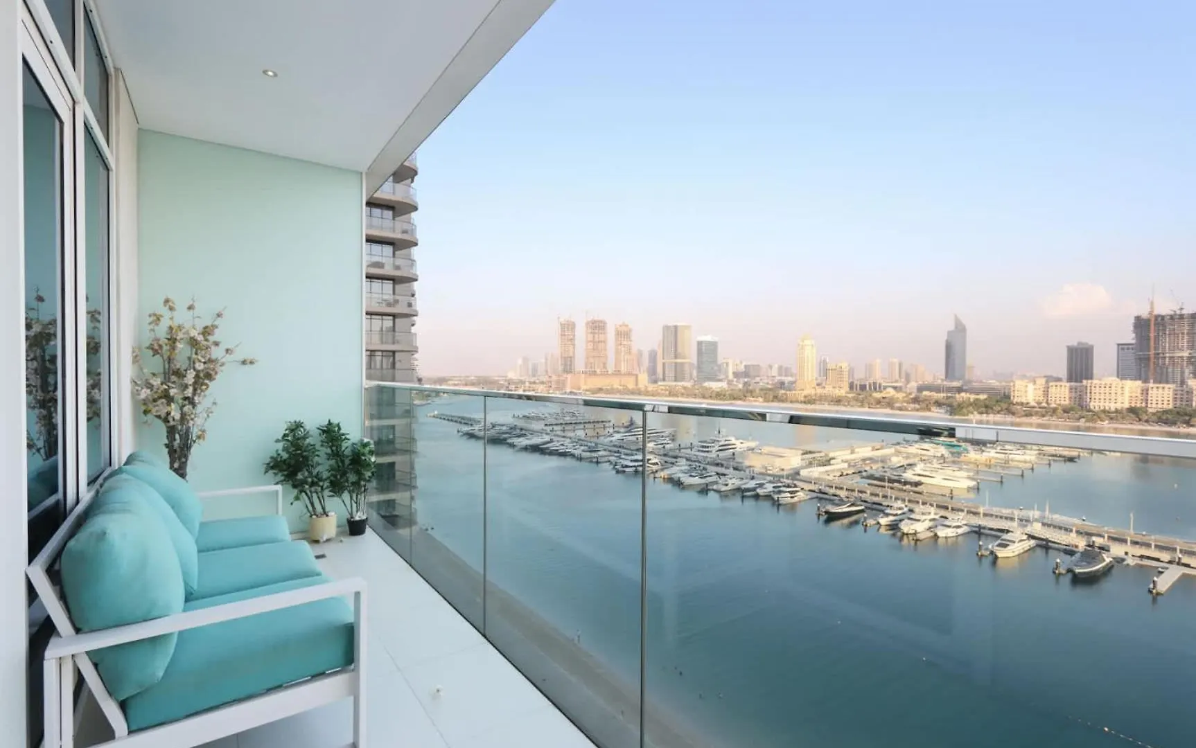 Apartment Livbnb - 2Br With Stunning Views, Beachfront Living Dubai