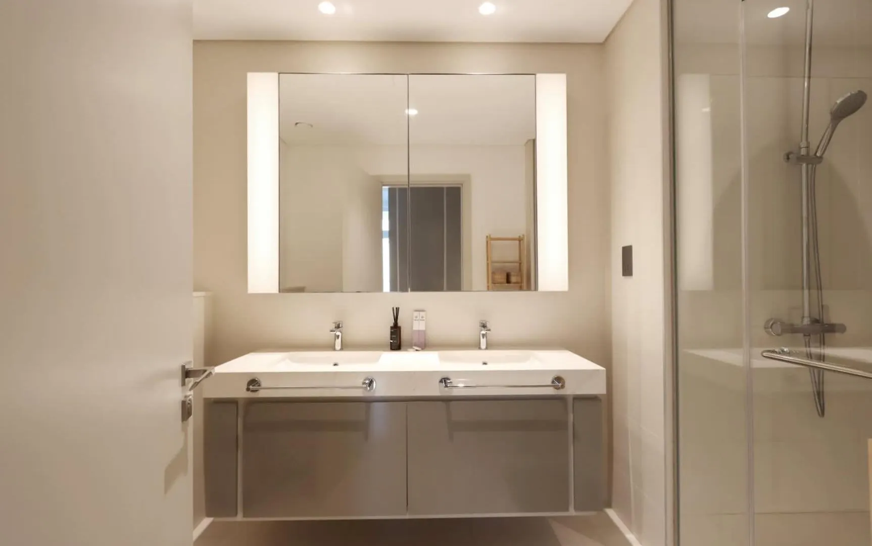 דובאי Livbnb - 2Br With Stunning Views, Beachfront Living איחוד האמירויות הערביות